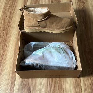 Bear paw super Shorty iced coffee, size 8 booties-NIB